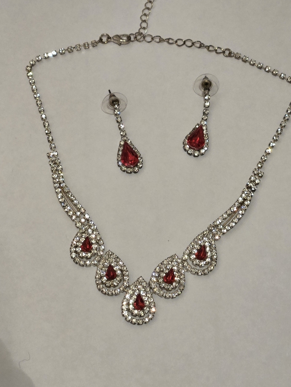 Red Teardrop Crystal Necklace & Earring Set - Designer Look - Picture 4 of 7